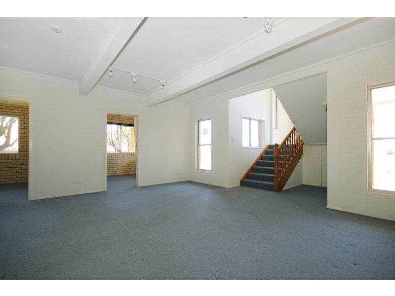 8 Trafalgar Street, Middle Ridge QLD 4350