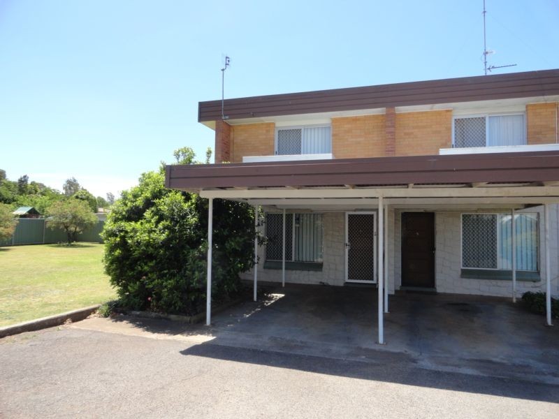 1/9 Whitefriars Street, Rockville QLD 4350