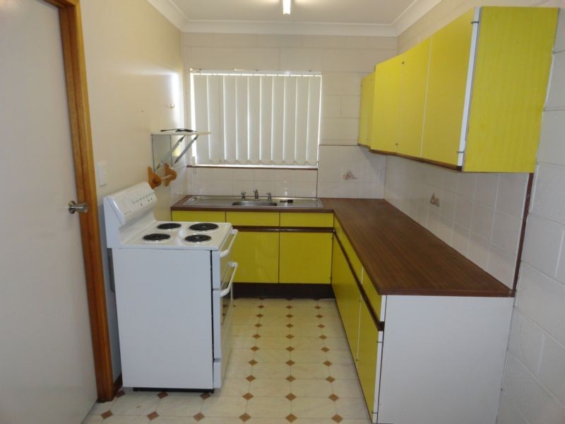 1/9 Whitefriars Street, Rockville QLD 4350