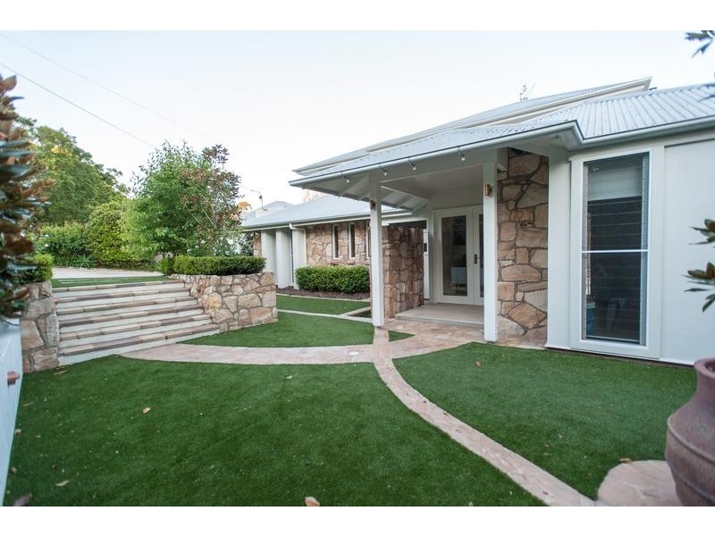 190 Rowbotham Street, Middle Ridge QLD 4350