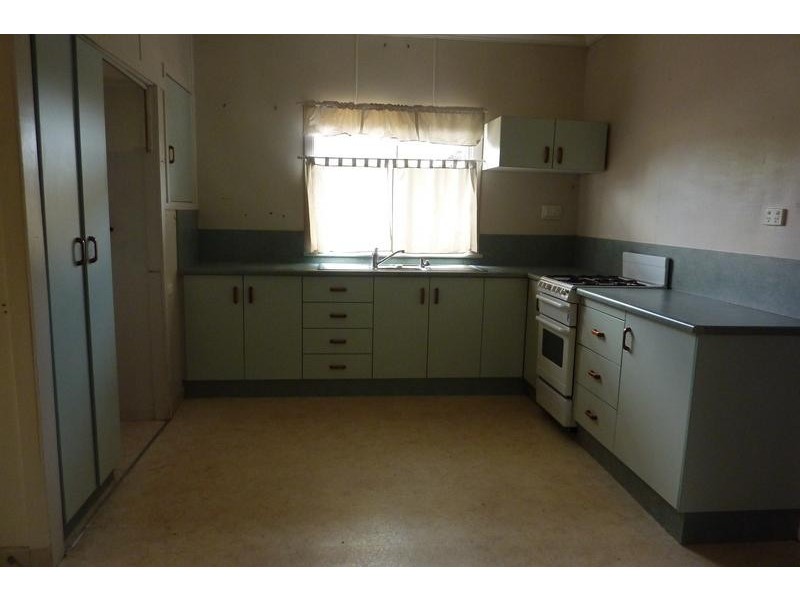 93 Anzac Avenue, Newtown QLD 4350