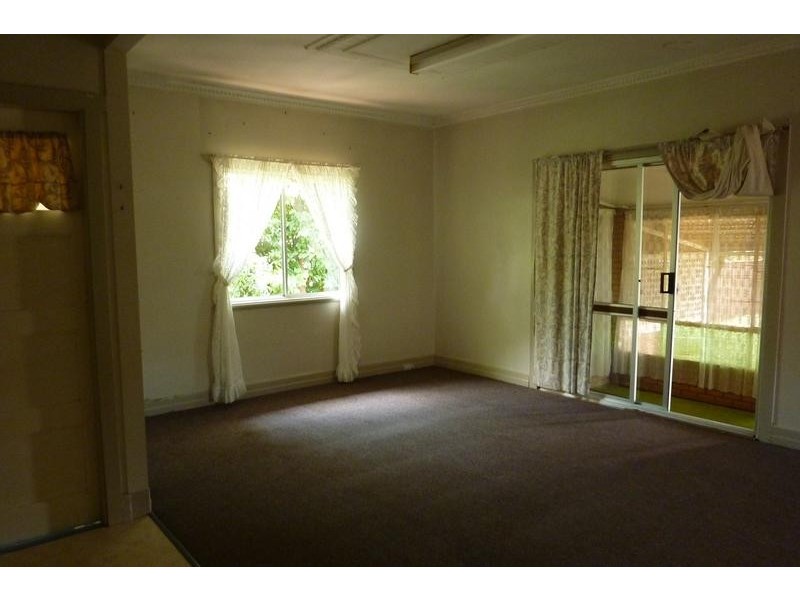 93 Anzac Avenue, Newtown QLD 4350