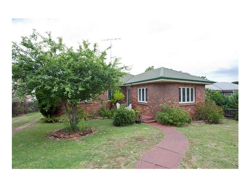 20 Alford Street, Mount Lofty QLD 4350