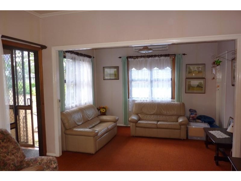 42 Fourth Avenue, Harristown QLD 4350