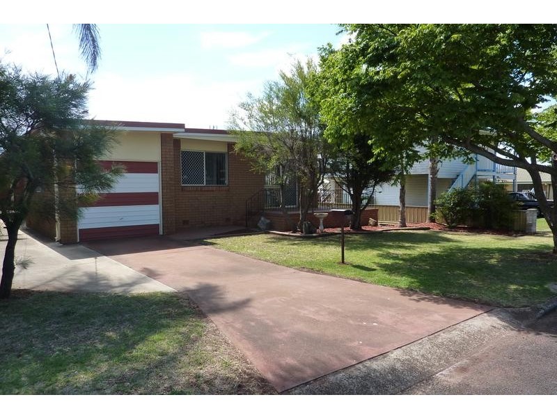 15 Cloake Street, Rockville QLD 4350