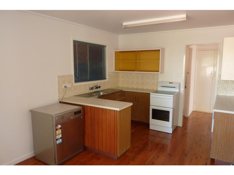 15 Cloake Street, Rockville QLD 4350