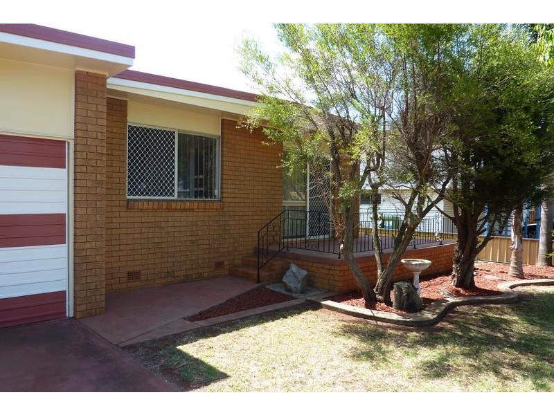 15 Cloake Street, Rockville QLD 4350