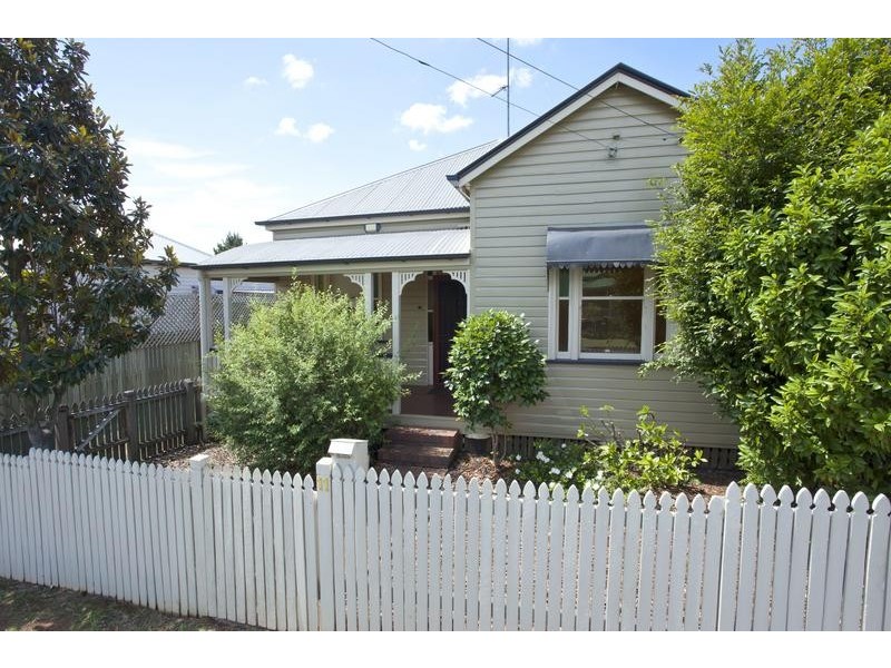 11 Burns Street, East Toowoomba QLD 4350