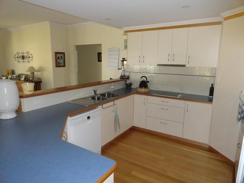 16 Traverston Court, Preston QLD 4352