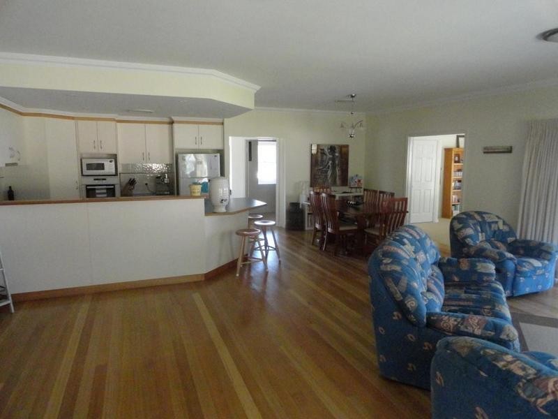 16 Traverston Court, Preston QLD 4352