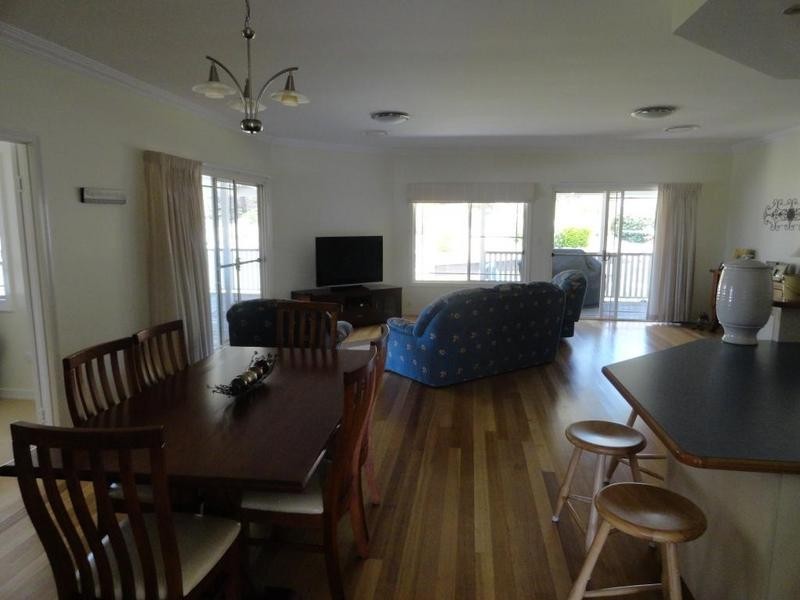 16 Traverston Court, Preston QLD 4352