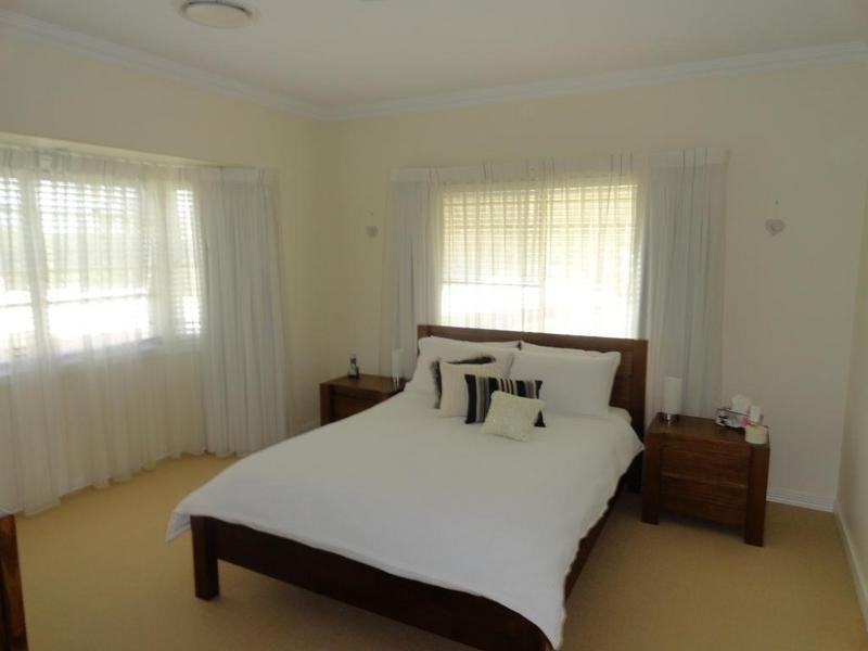 16 Traverston Court, Preston QLD 4352