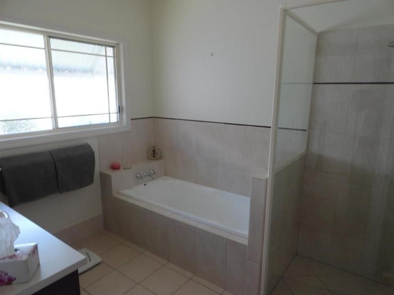 16 Traverston Court, Preston QLD 4352