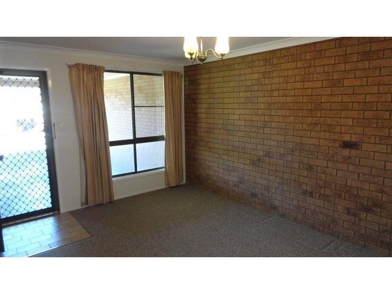 2/11 Agnes Street, Centenary Heights QLD 4350