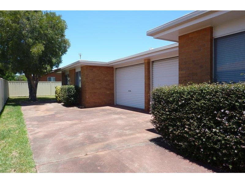 2/32 Matthews Street, Harristown QLD 4350