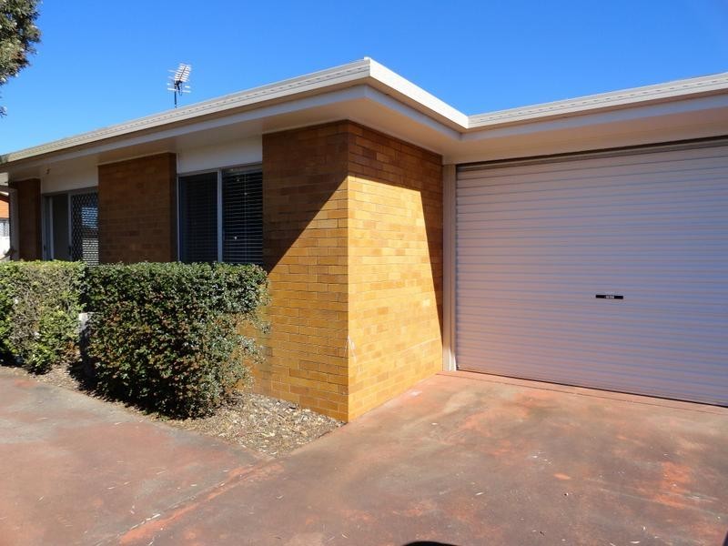 2/32 Matthews Street, Harristown QLD 4350