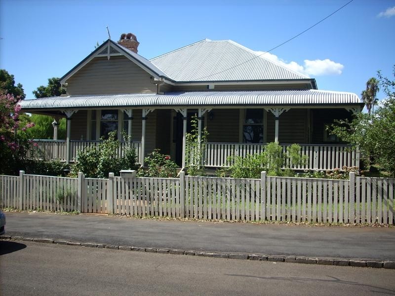 19 Godsall Street, East Toowoomba QLD 4350