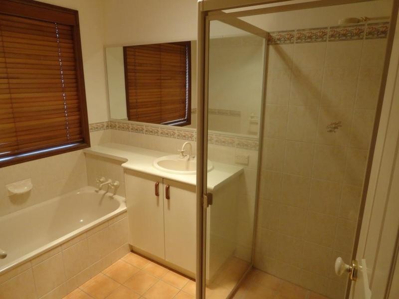 12 Poppy Court, Middle Ridge QLD 4350