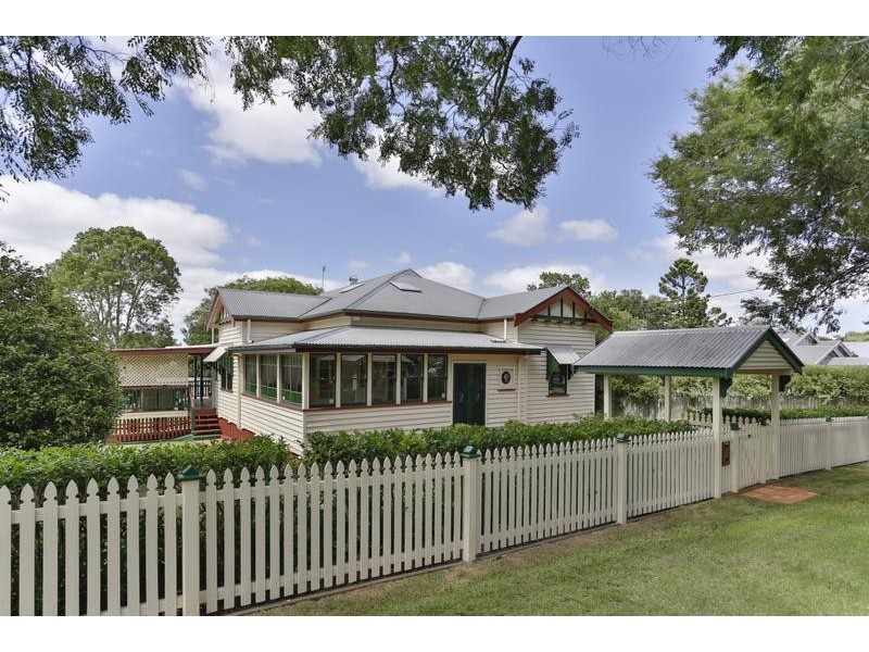 2 Collins Street, Mount Lofty QLD 4350