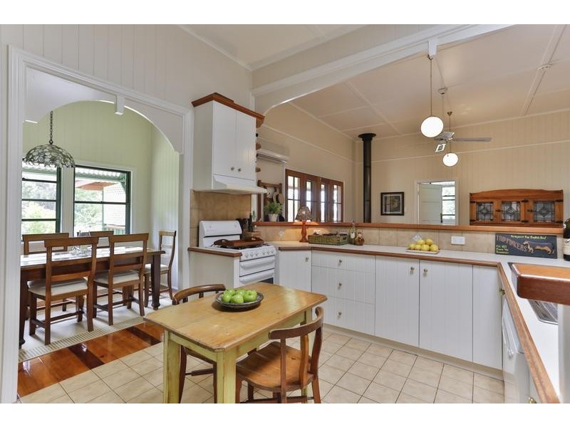 2 Collins Street, Mount Lofty QLD 4350