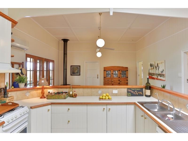 2 Collins Street, Mount Lofty QLD 4350