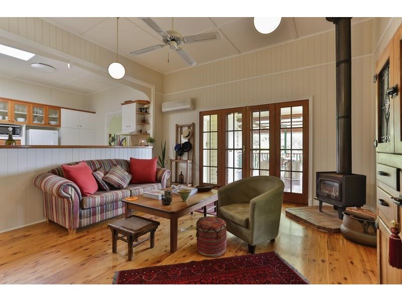 2 Collins Street, Mount Lofty QLD 4350