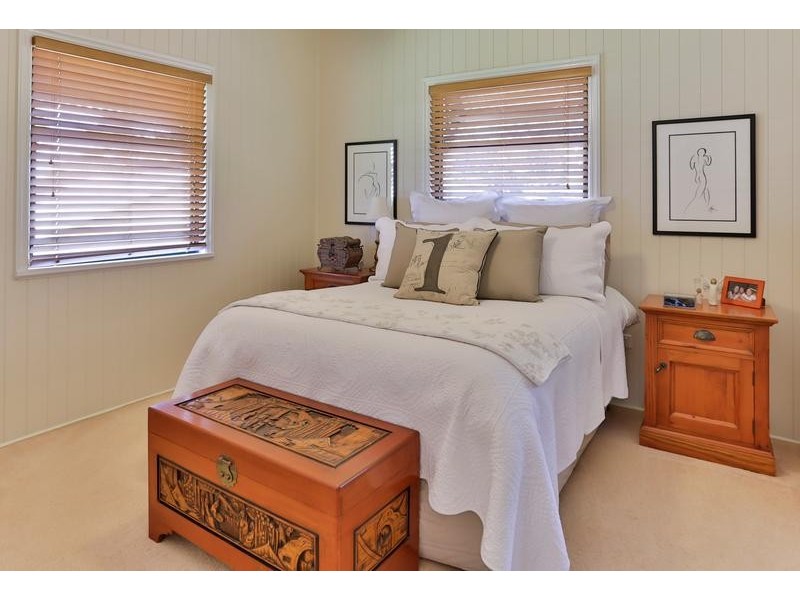 2 Collins Street, Mount Lofty QLD 4350