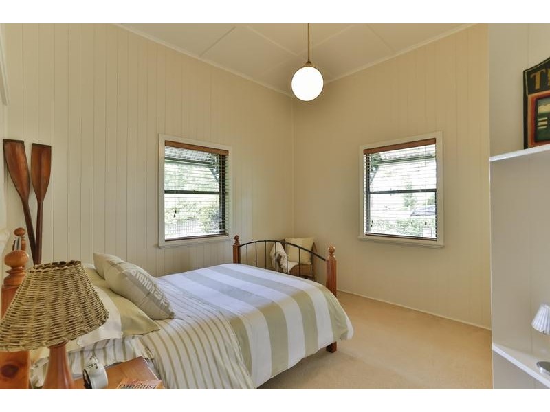 2 Collins Street, Mount Lofty QLD 4350