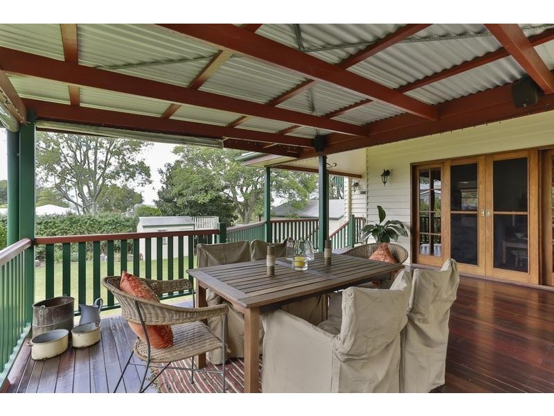 2 Collins Street, Mount Lofty QLD 4350