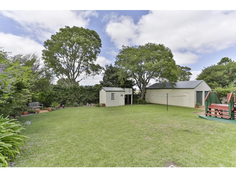 2 Collins Street, Mount Lofty QLD 4350