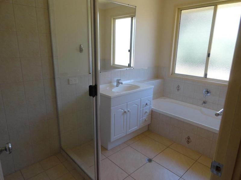 1 Saratoga Close, Wilsonton Heights QLD 4350