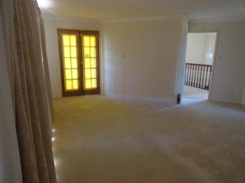 1 Saratoga Close, Wilsonton Heights QLD 4350