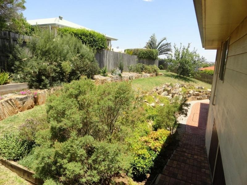 1 Saratoga Close, Wilsonton Heights QLD 4350