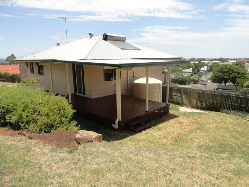 1 Saratoga Close, Wilsonton Heights QLD 4350
