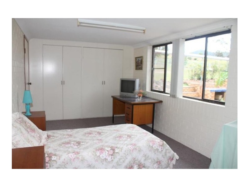 19 Meadows Road, Withcott QLD 4352