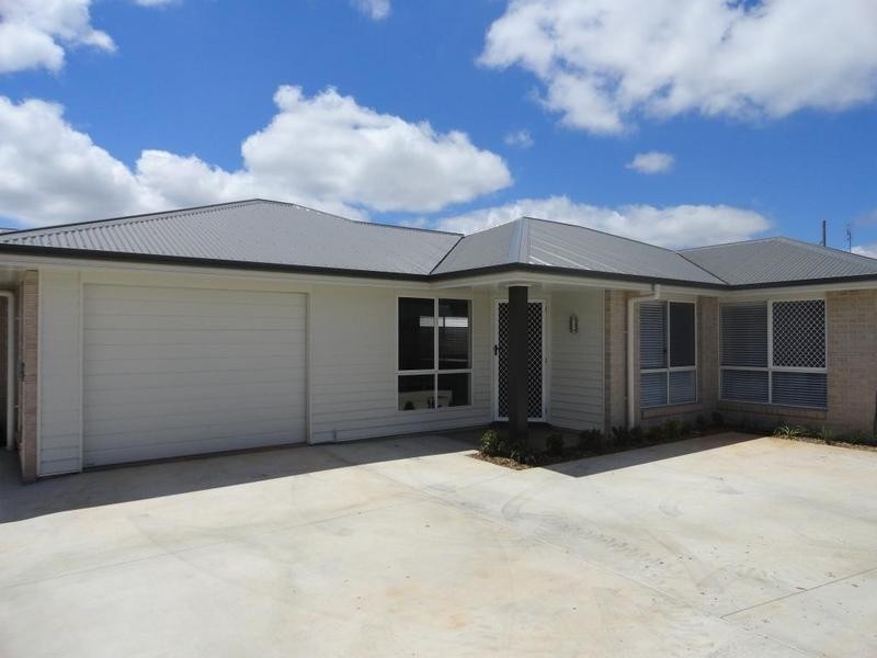 2/489b Stenner Street, Harristown QLD 4350