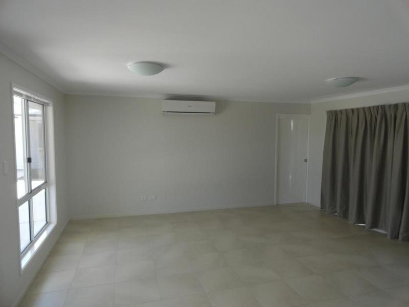 2/489b Stenner Street, Harristown QLD 4350