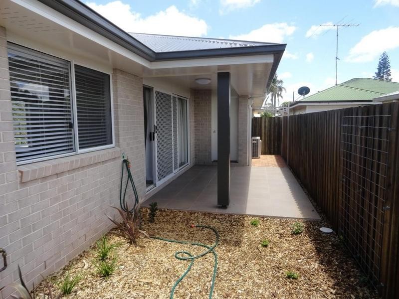 2/489b Stenner Street, Harristown QLD 4350