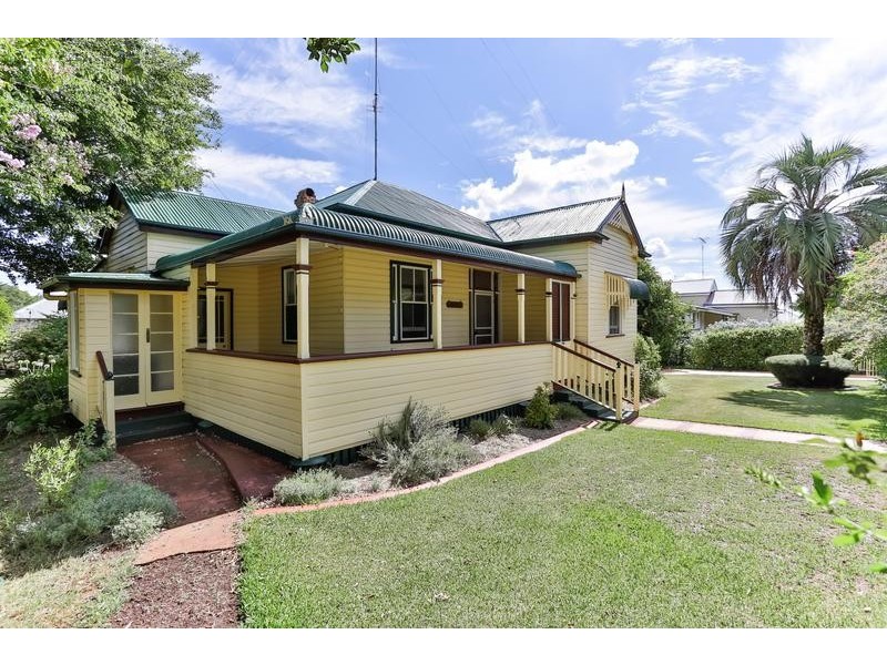 6 Somme Street, North Toowoomba QLD 4350