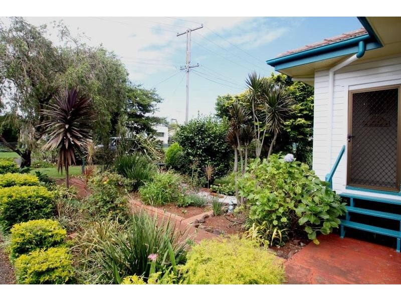 1 Finnie Street, Newtown QLD 4350