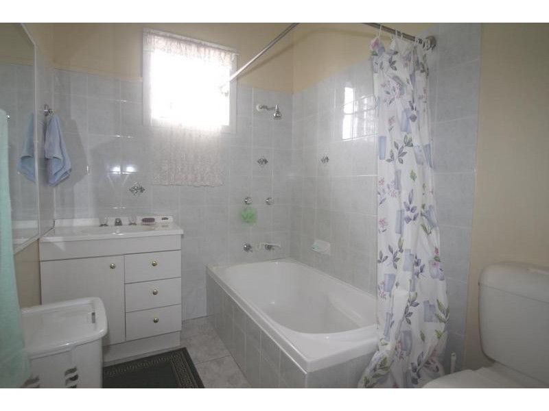 1 Finnie Street, Newtown QLD 4350
