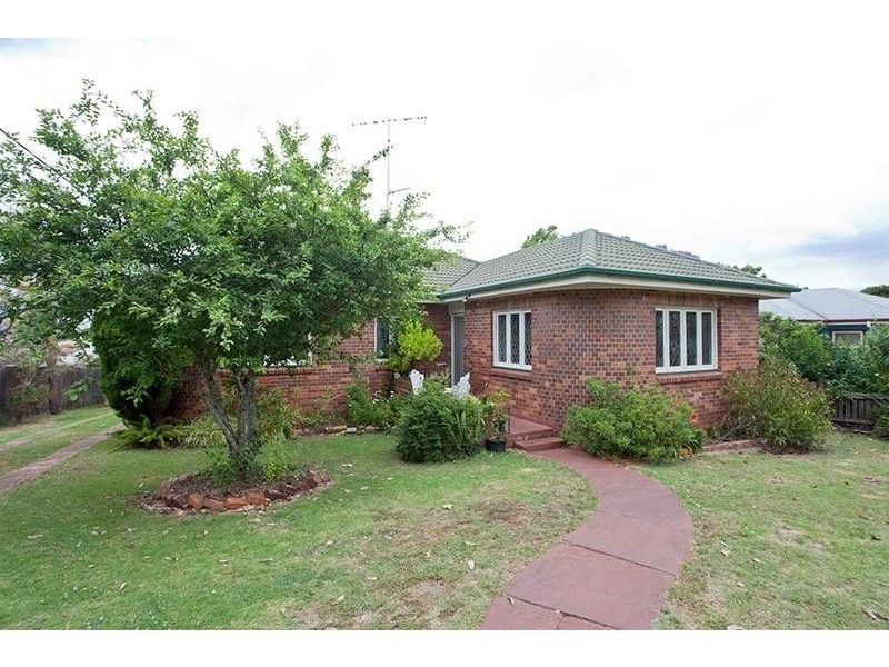 20 Alford Street, Mount Lofty QLD 4350