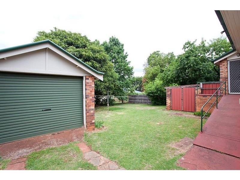 20 Alford Street, Mount Lofty QLD 4350