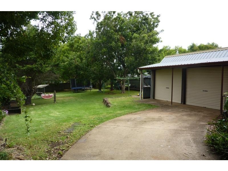 8 Vacy Street, Newtown QLD 4350