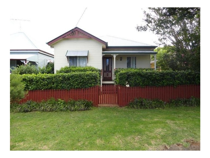 11 Kent Street, East Toowoomba QLD 4350