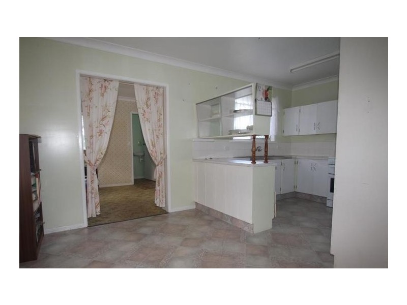 284 West Street, Kearneys Spring QLD 4350
