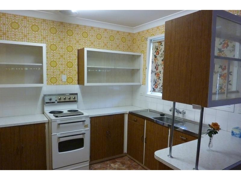 16 Hinton Street, Wilsonton QLD 4350