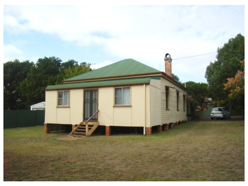364 Tor Street, Newtown QLD 4350