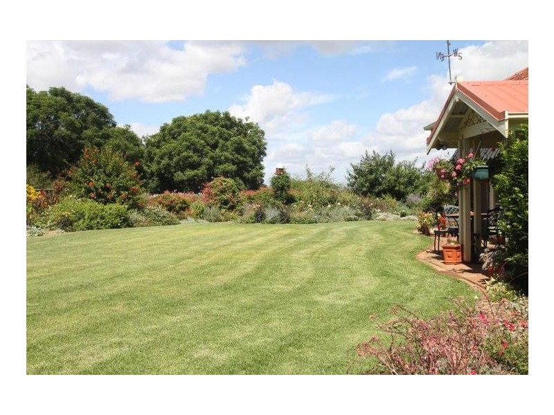 33 Rutledge Road, Jondaryan QLD 4403