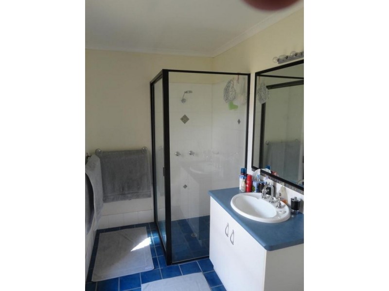 18 Holt Street, Middle Ridge QLD 4350